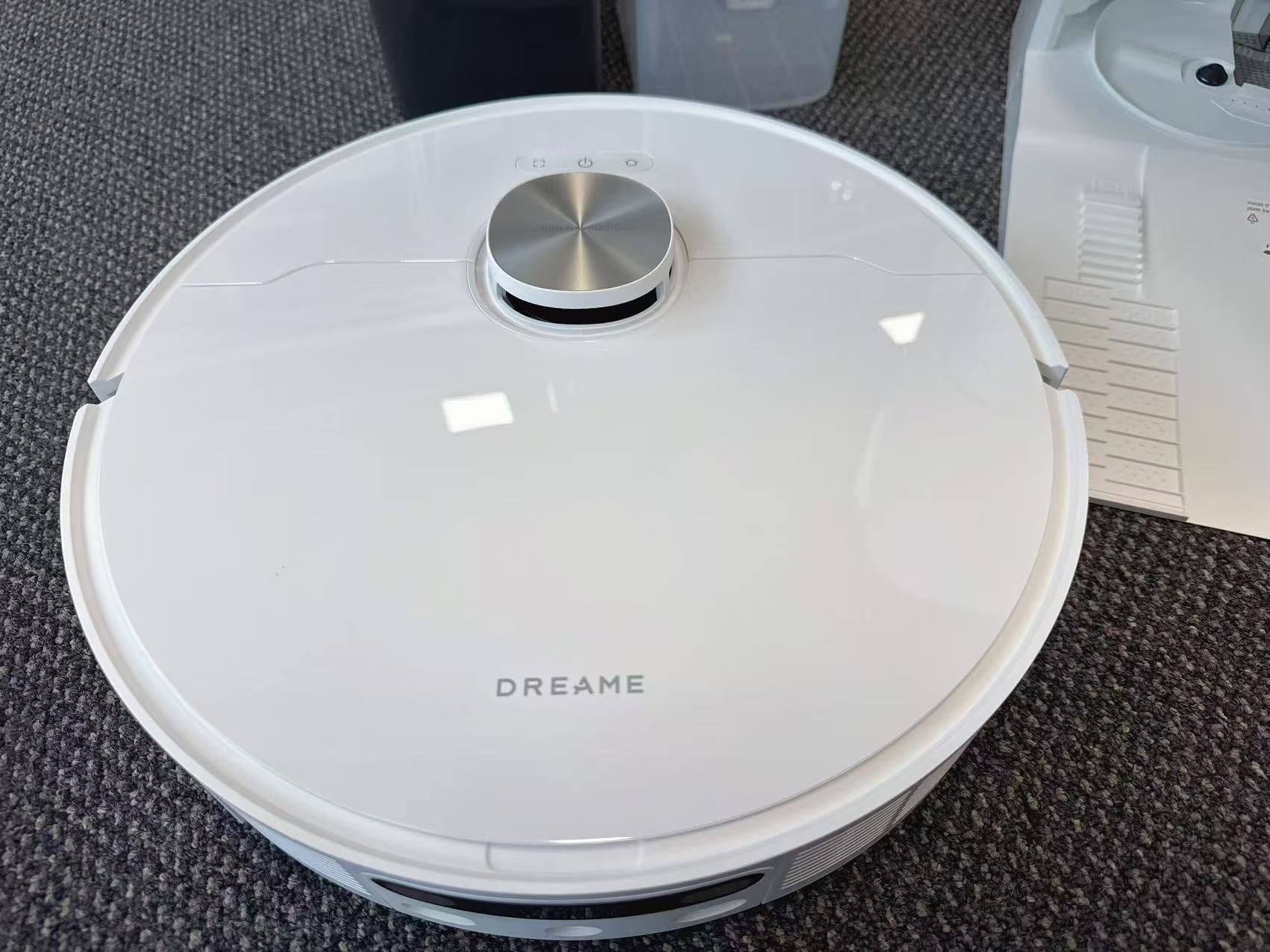 Dreame L40s Ultra Robot Vacuum and Mop - Refurbished